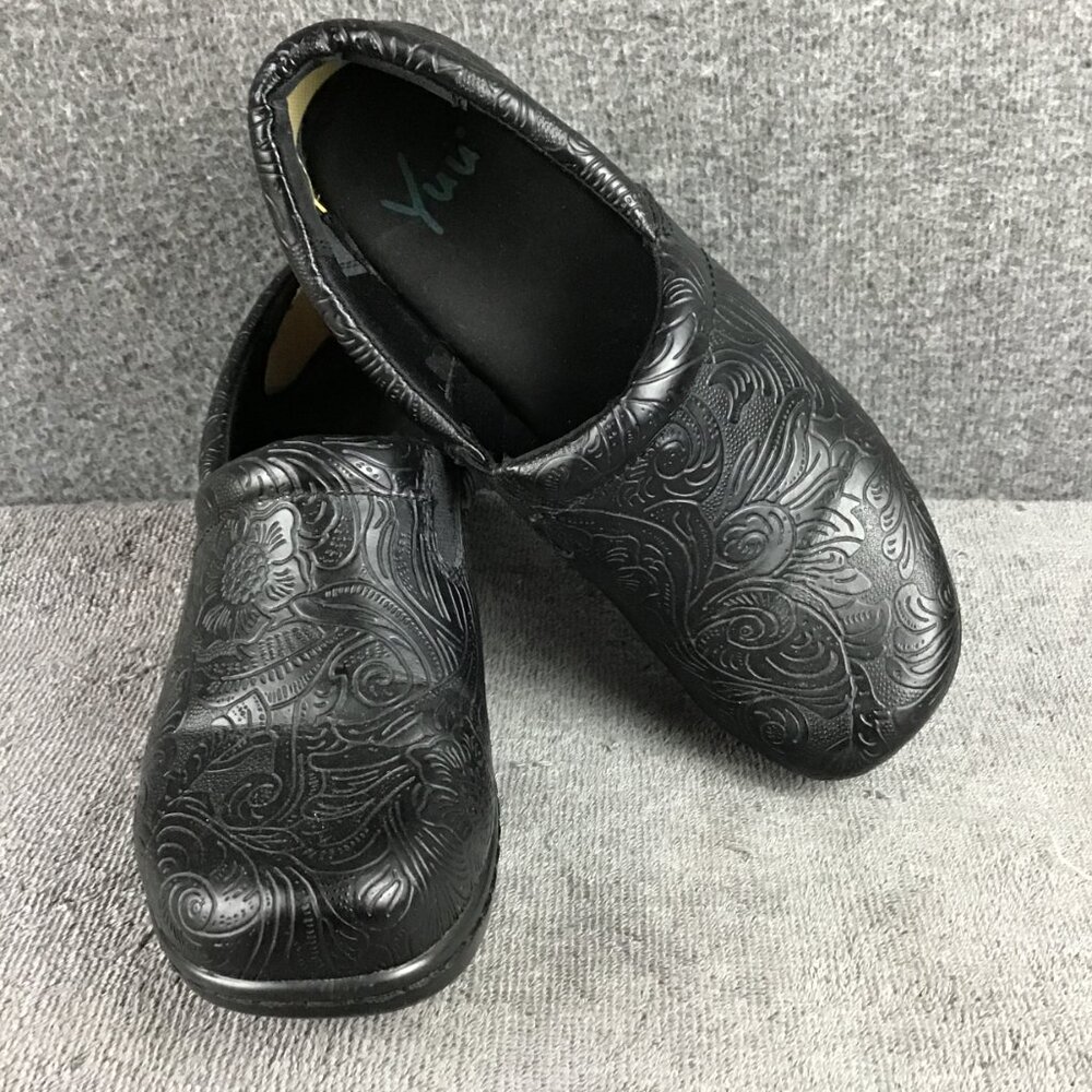 Yuu Bethanee Tooled Black Vegan Clogs Womens Size 7.5M
